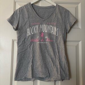 Colorado Rocky Mountains V-Neck T-Shirt women’s size small western cowboy boho